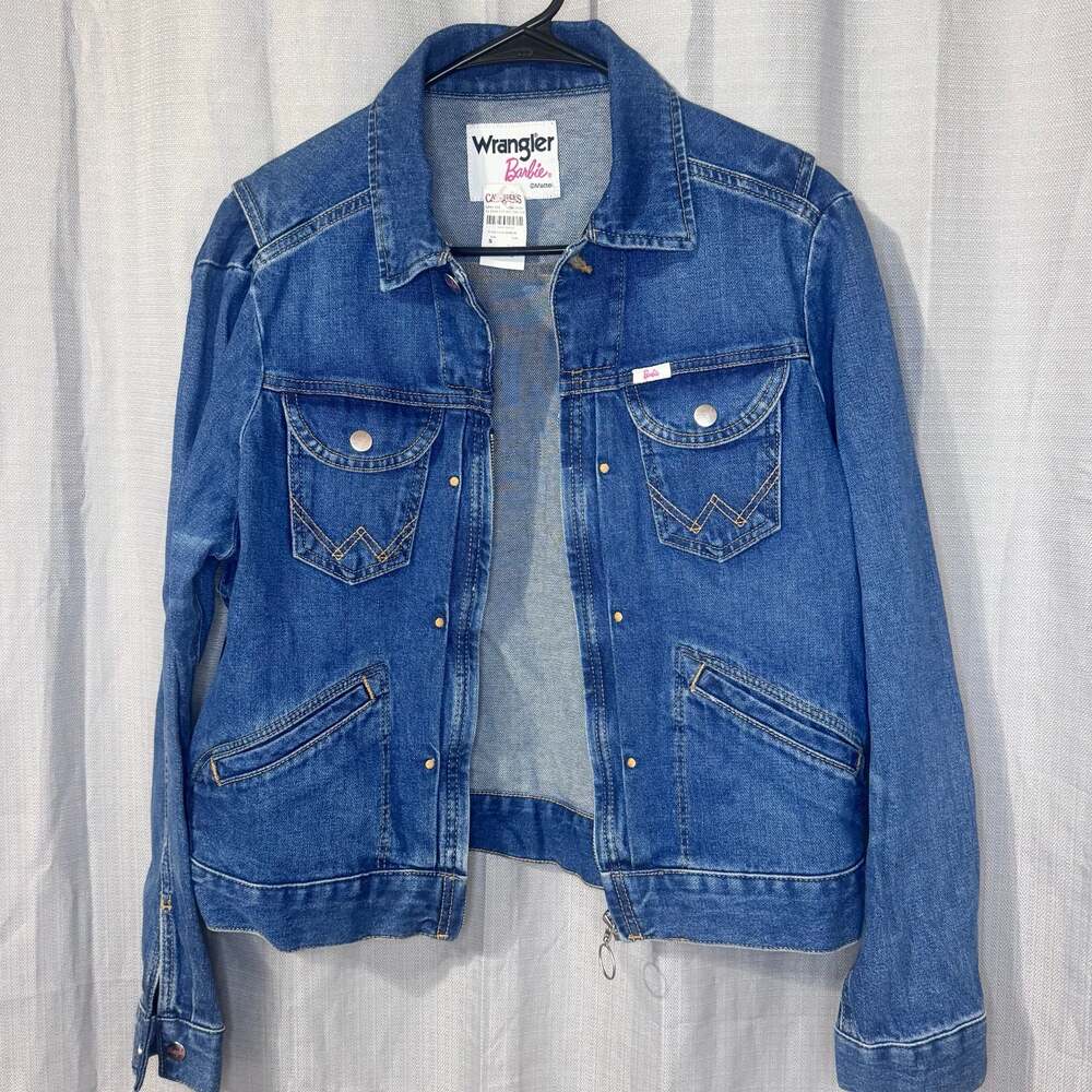 Wrangler x Barbie Women's Zip Front Denim Jacket with Back Logo Patch - Picture 2 of 6